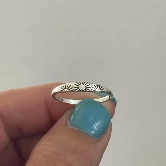 925 Sterling Silver Dainty Sunrise Band Ring - Picture 2 of 10